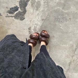 Room.022 Pillow Sandals - Coolest Shoe Ever!